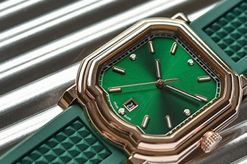 广州欧米茄手表镜面摔裂了维修多少钱